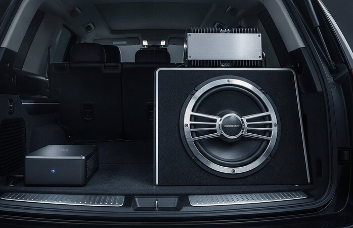 Powered Subwoofer vs. Component Sub and Amp: Choosing the Right Bass for Your Vehicle
