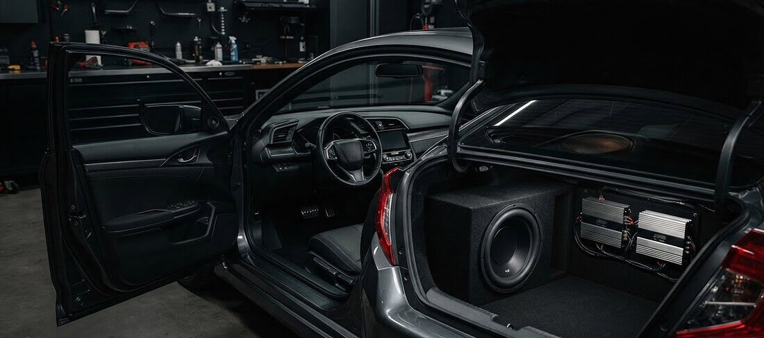 Honda Civic sound system build with Double-DIN dash fitment